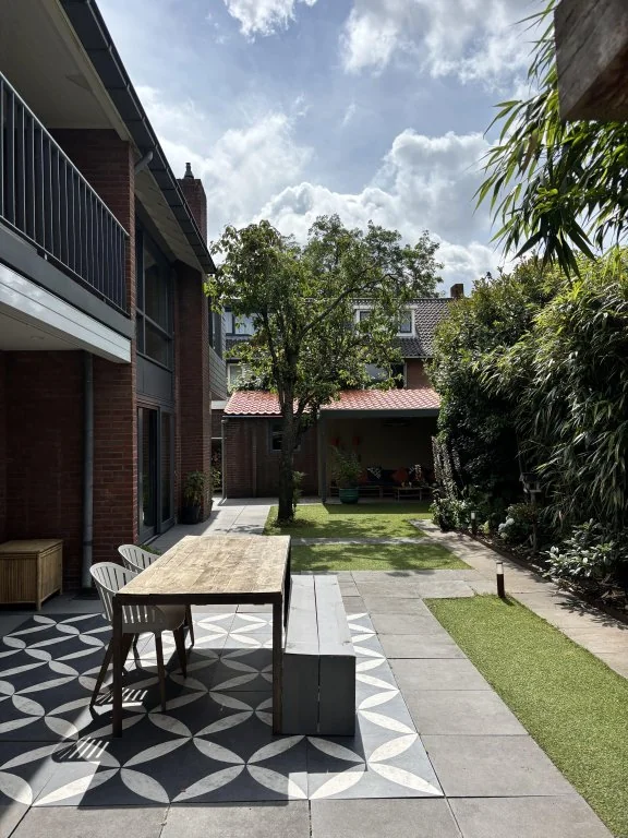 geblurde versie van de foto als achtergrond