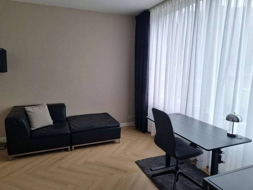 geblurde versie van de foto als achtergrond