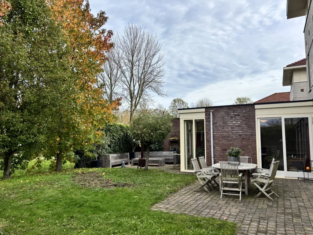 geblurde versie van de foto als achtergrond