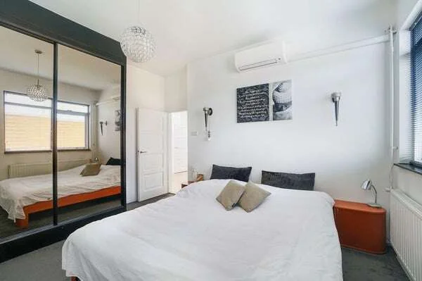 geblurde versie van de foto als achtergrond