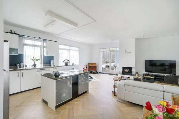 geblurde versie van de foto als achtergrond