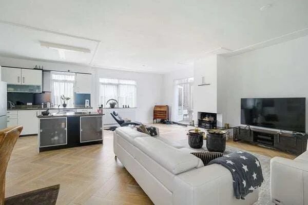 geblurde versie van de foto als achtergrond