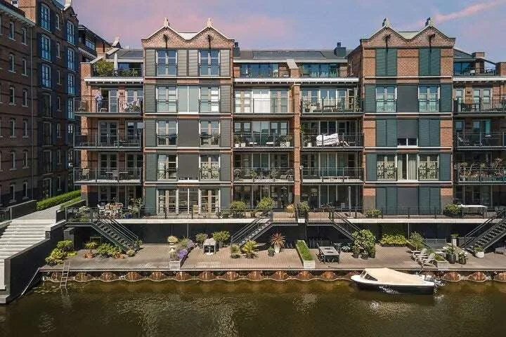 geblurde versie van de foto als achtergrond