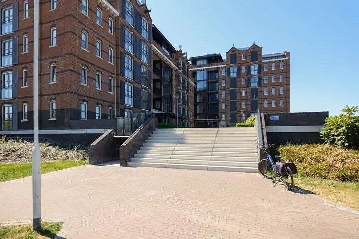 geblurde versie van de foto als achtergrond