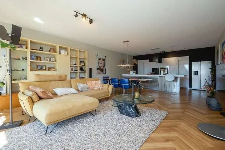 geblurde versie van de foto als achtergrond