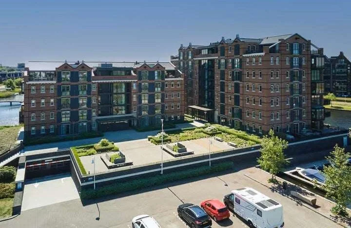 geblurde versie van de foto als achtergrond