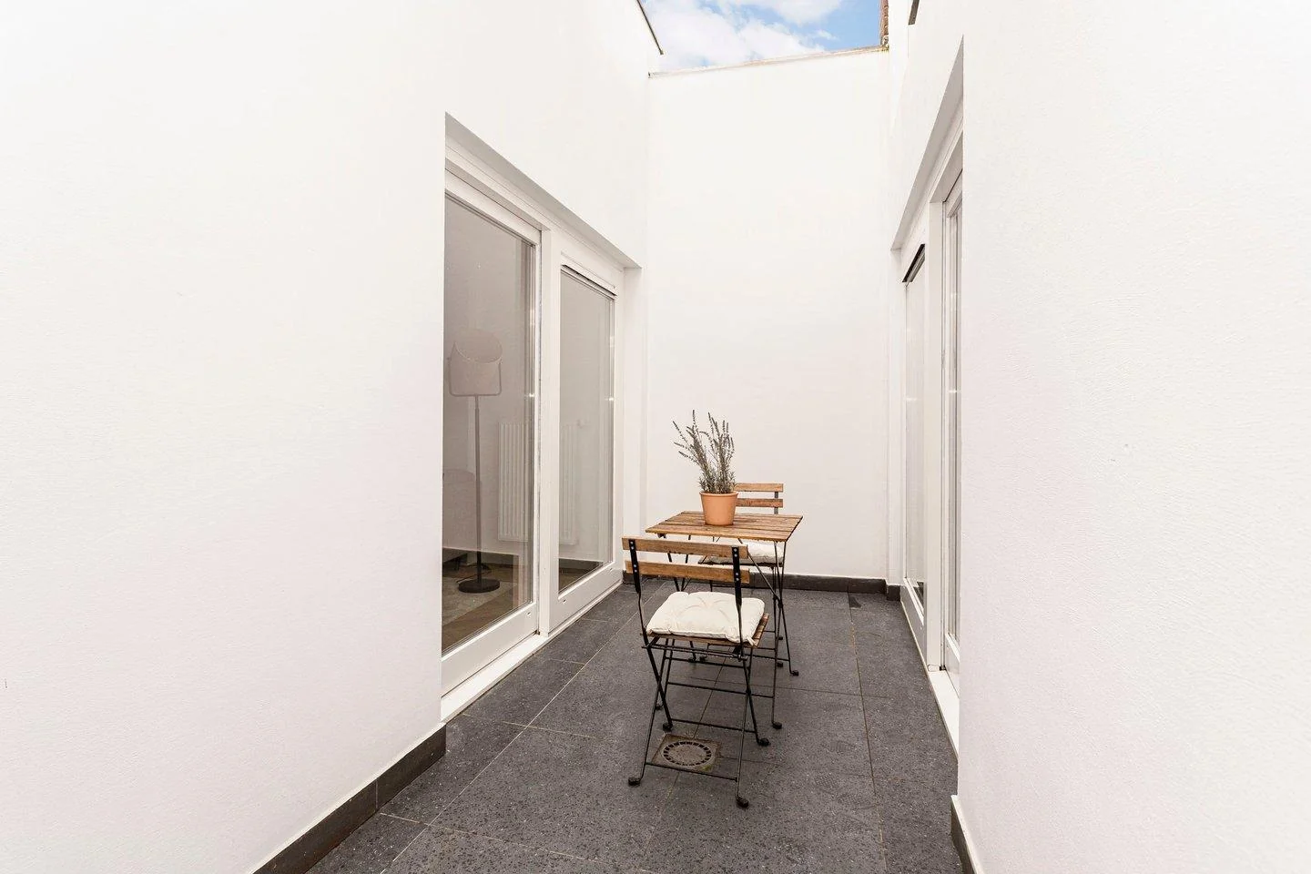 geblurde versie van de foto als achtergrond