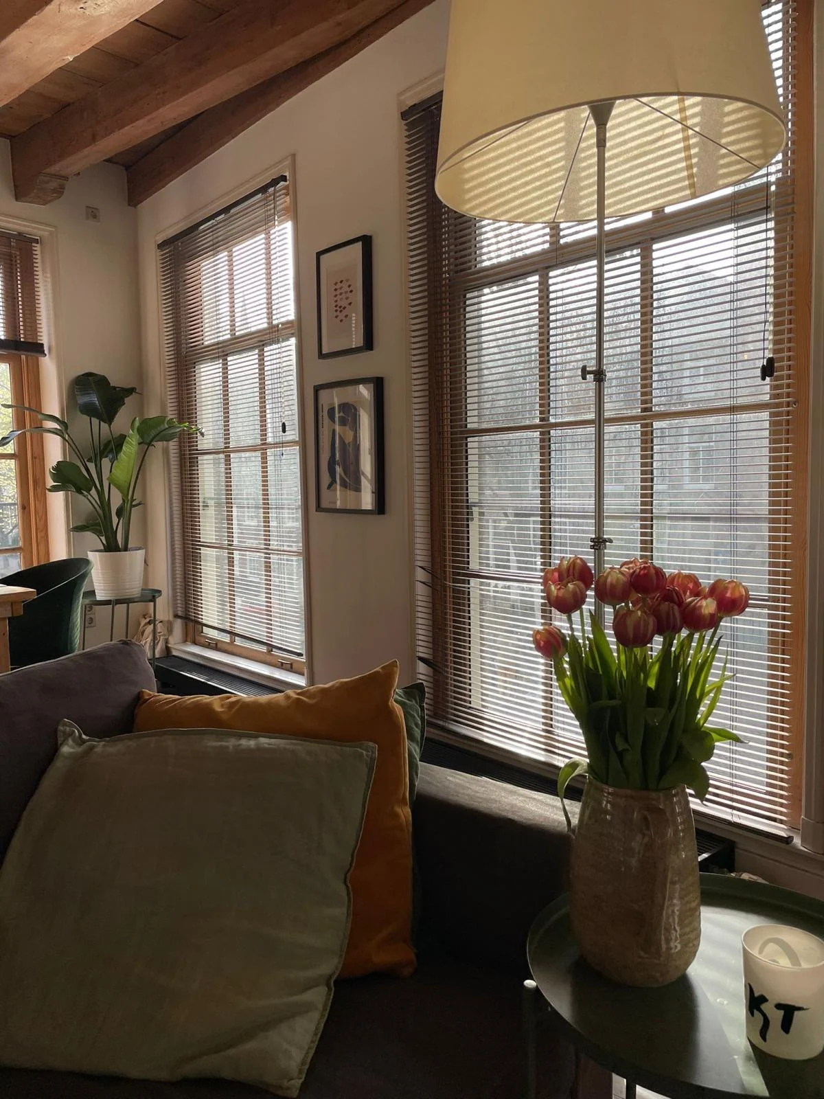 geblurde versie van de foto als achtergrond