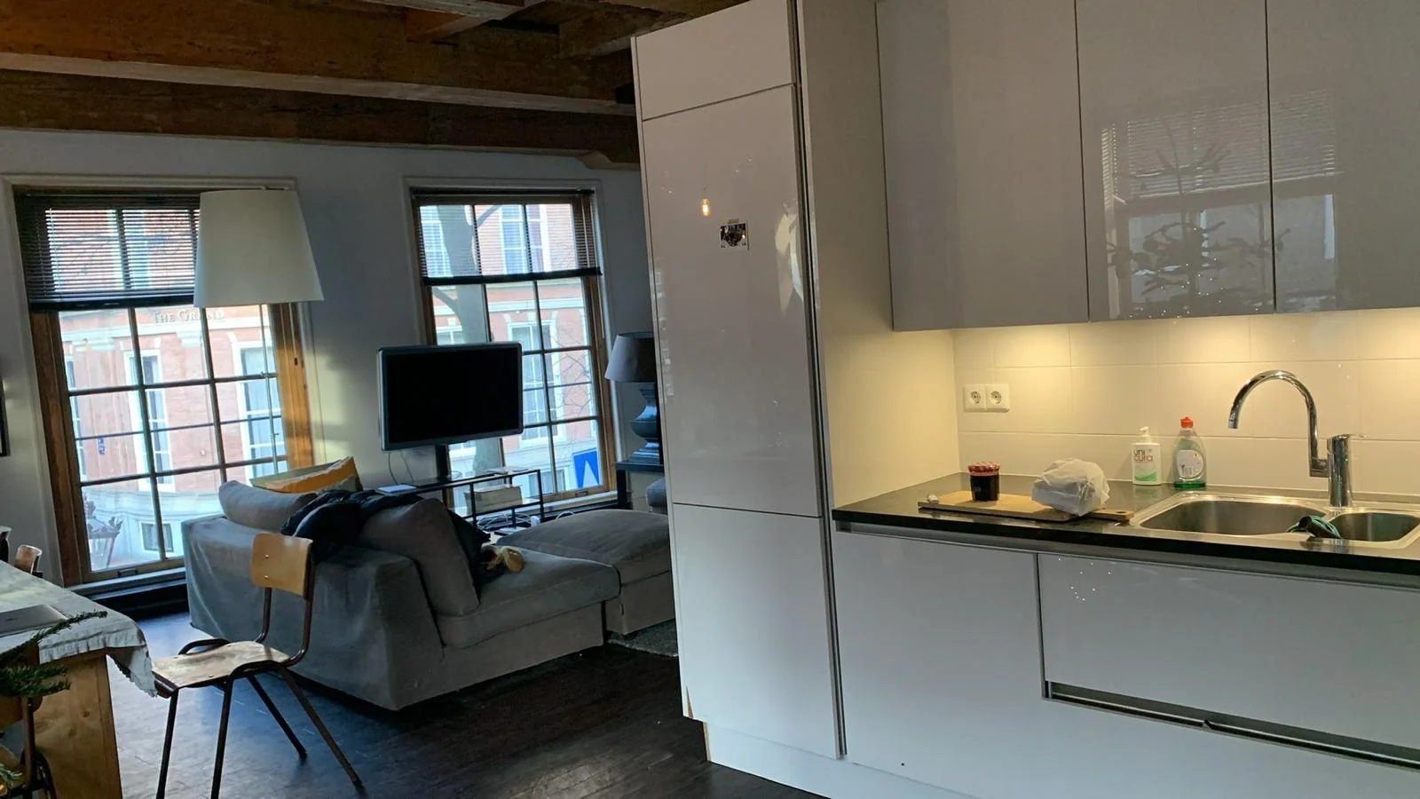 geblurde versie van de foto als achtergrond