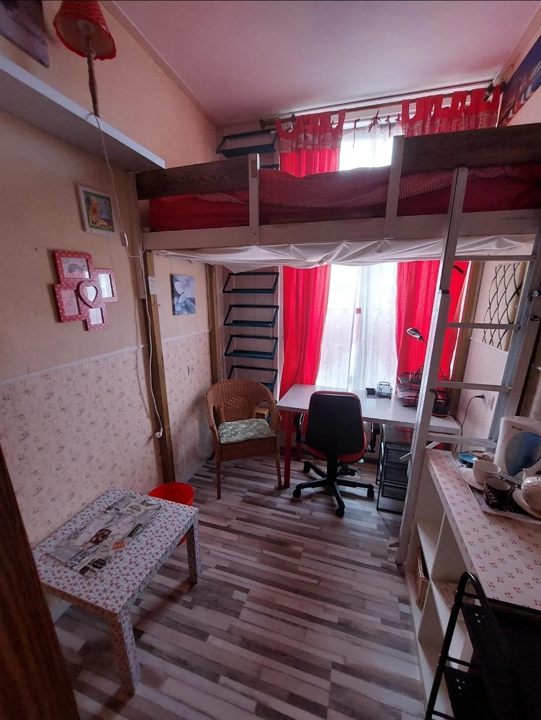 geblurde versie van de foto als achtergrond