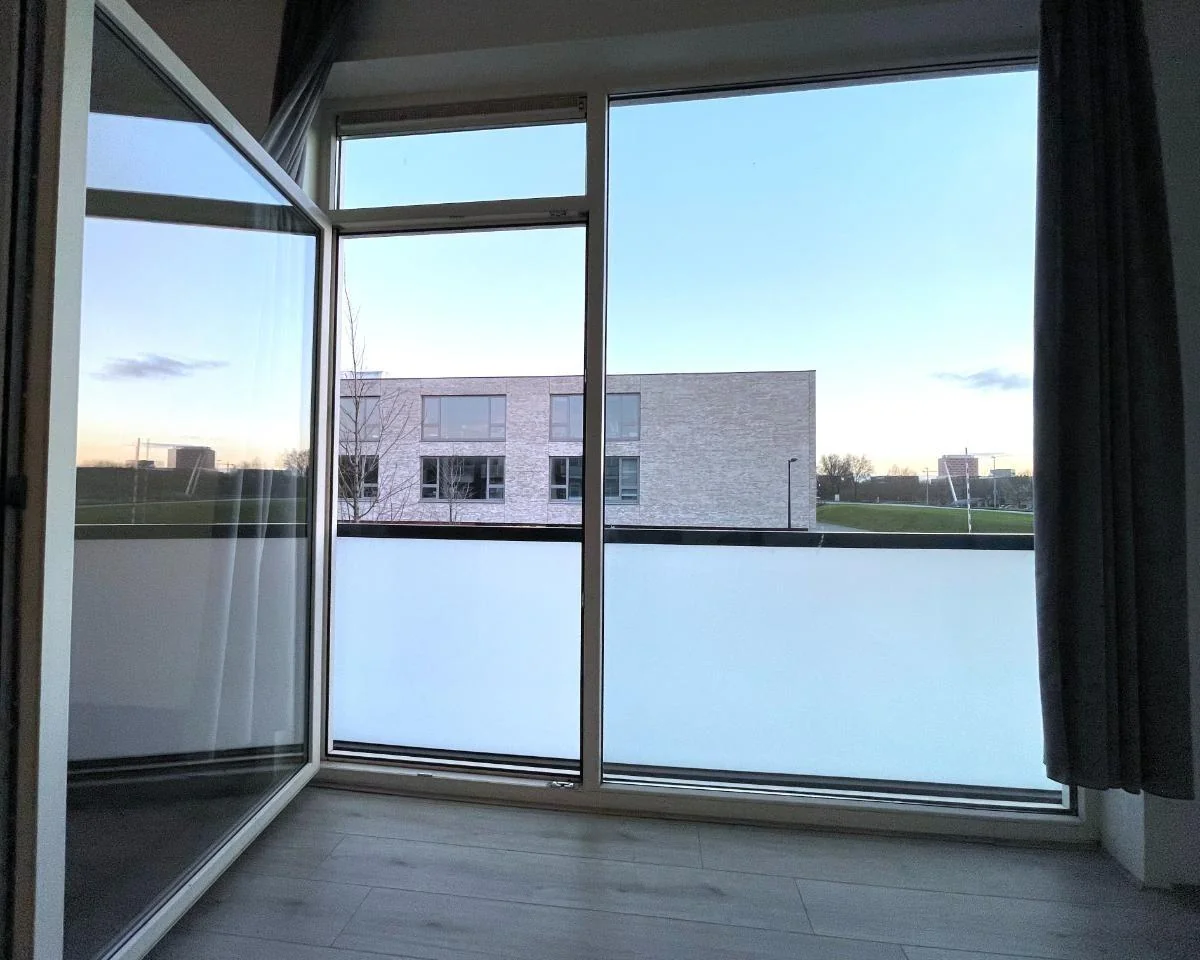 geblurde versie van de foto als achtergrond