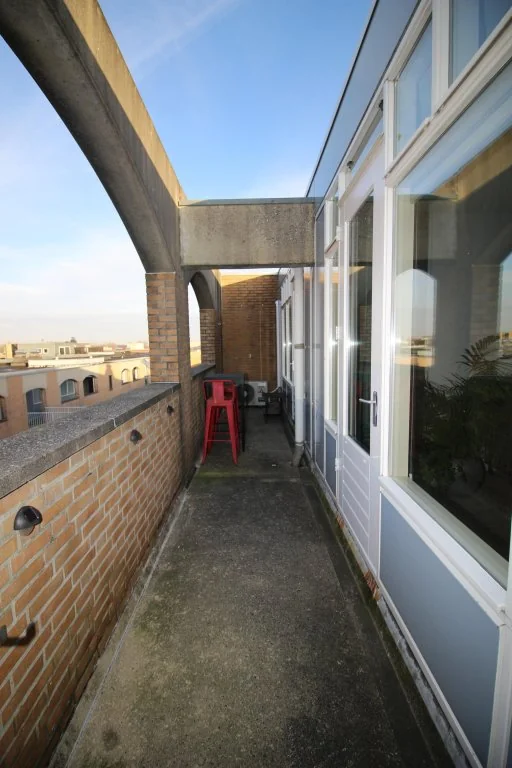 geblurde versie van de foto als achtergrond