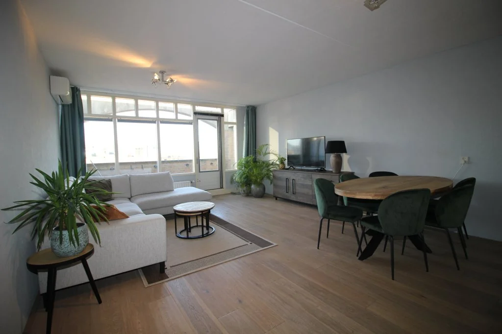 geblurde versie van de foto als achtergrond