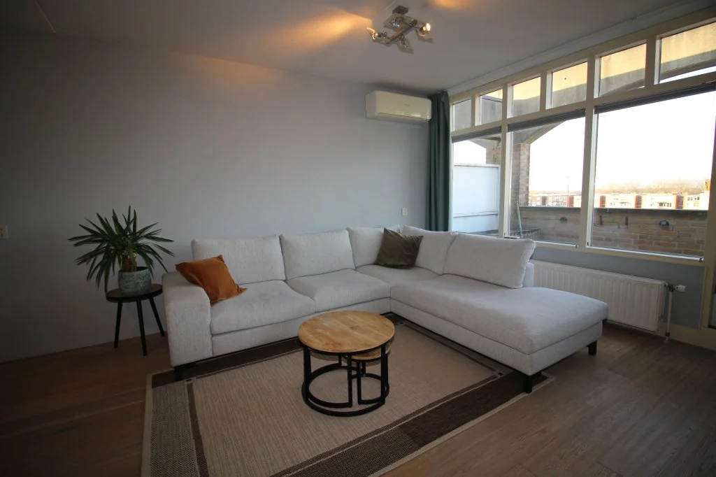 geblurde versie van de foto als achtergrond