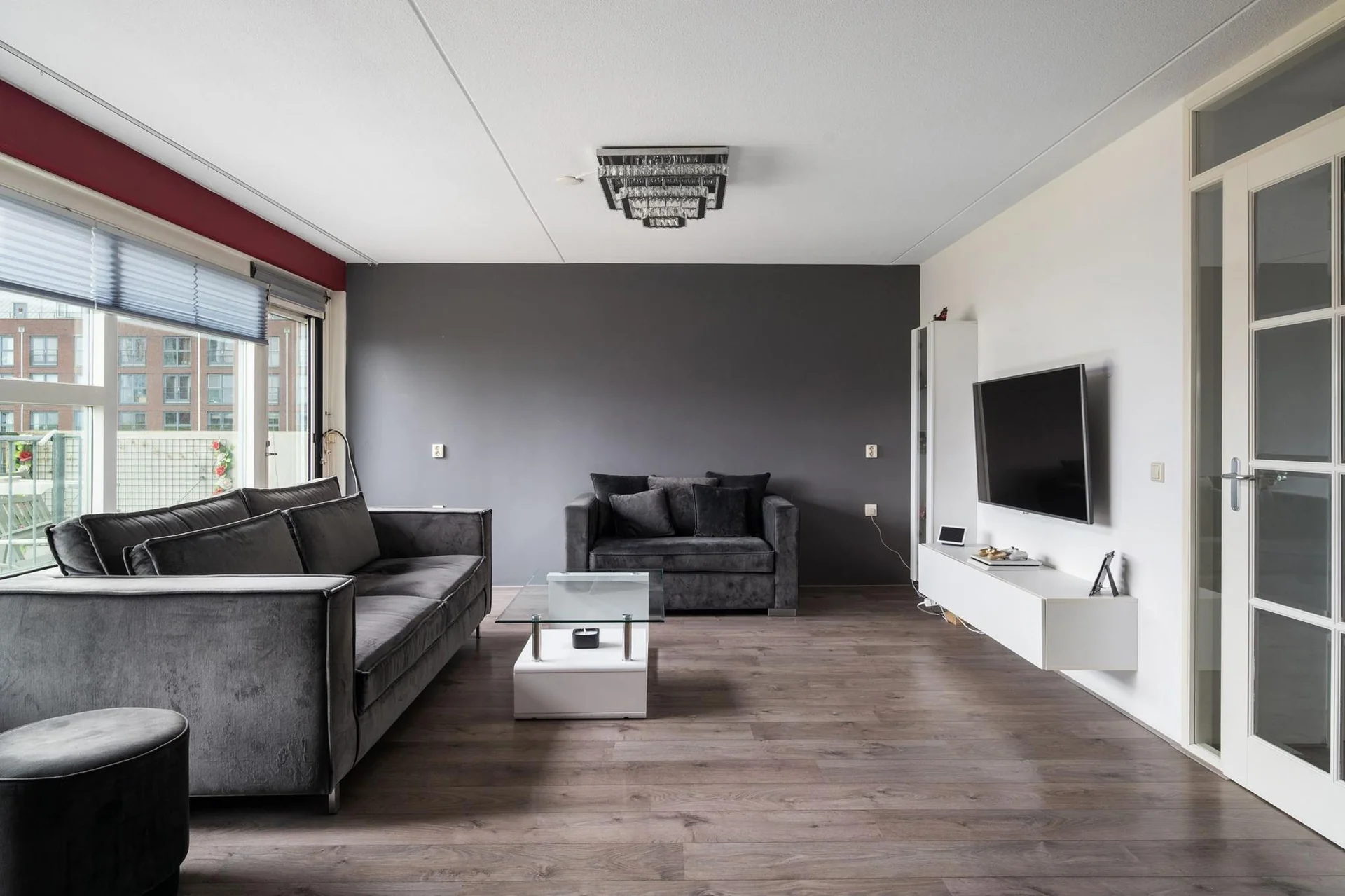 geblurde versie van de foto als achtergrond