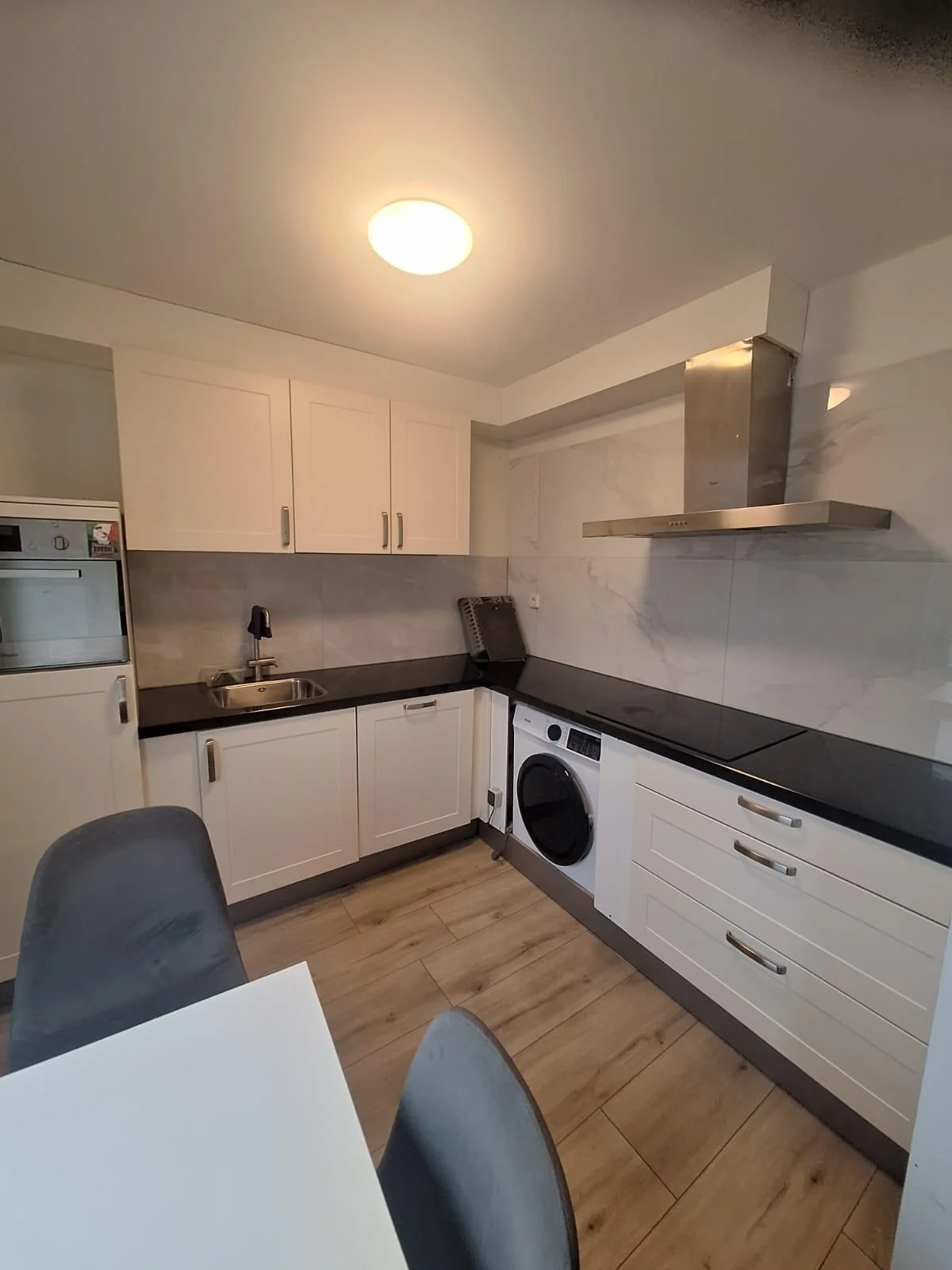 geblurde versie van de foto als achtergrond