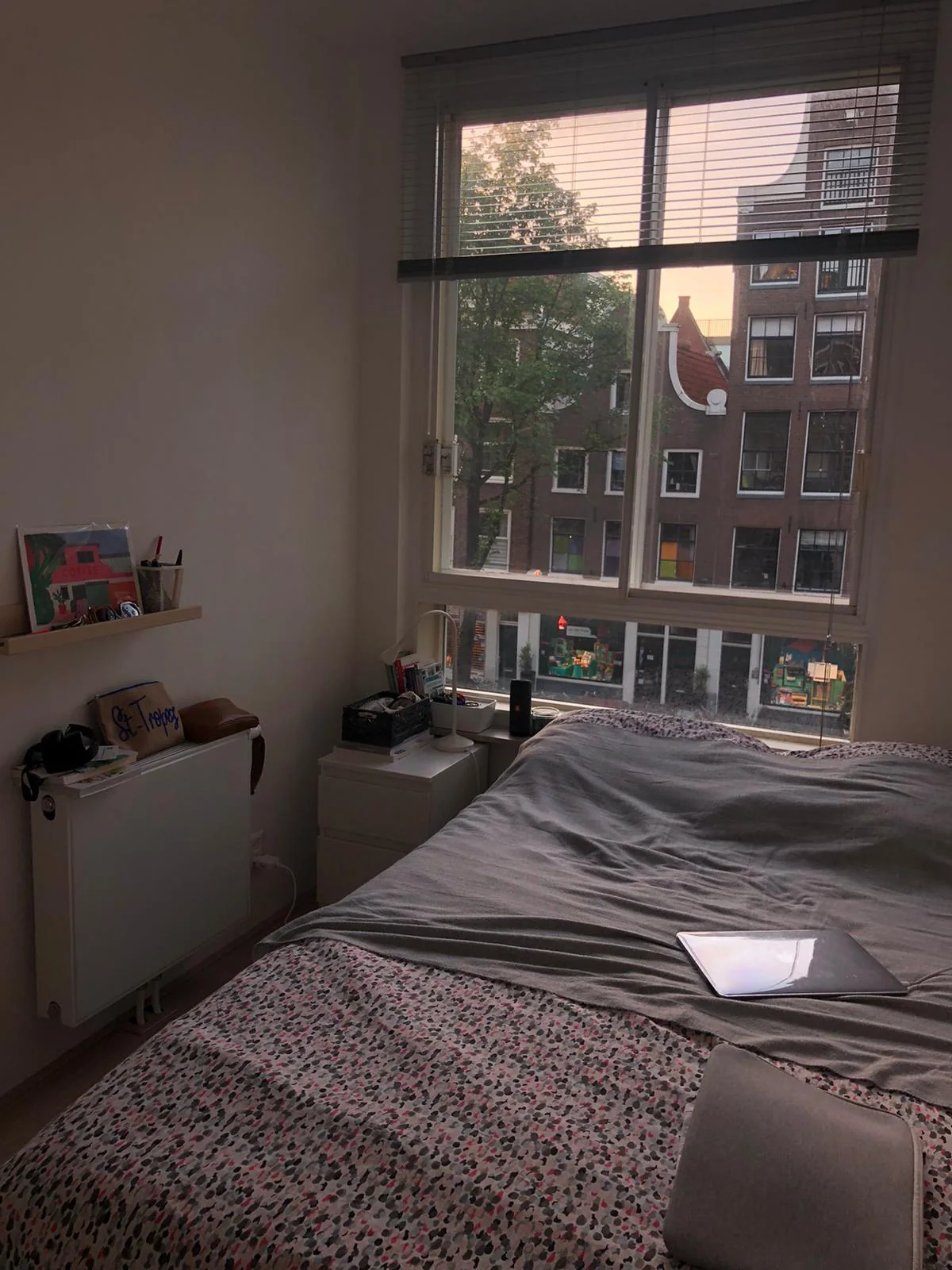 geblurde versie van de foto als achtergrond