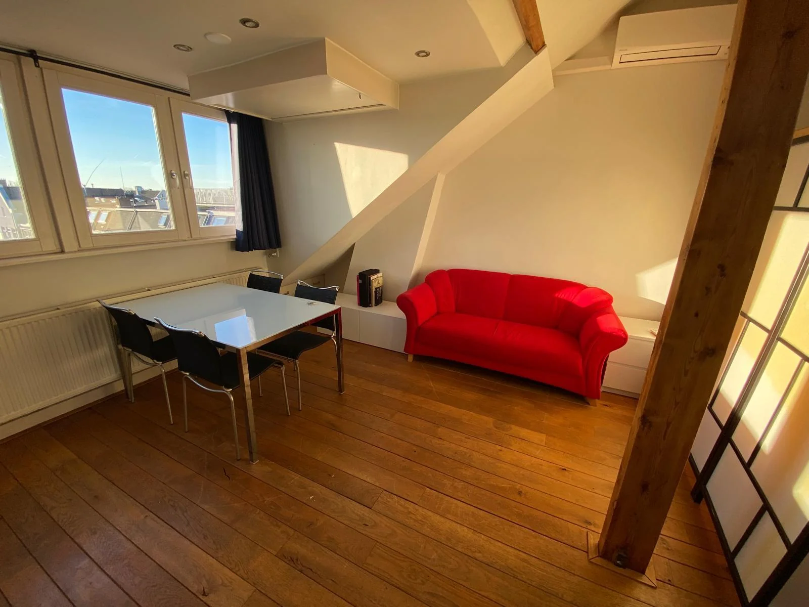 geblurde versie van de foto als achtergrond