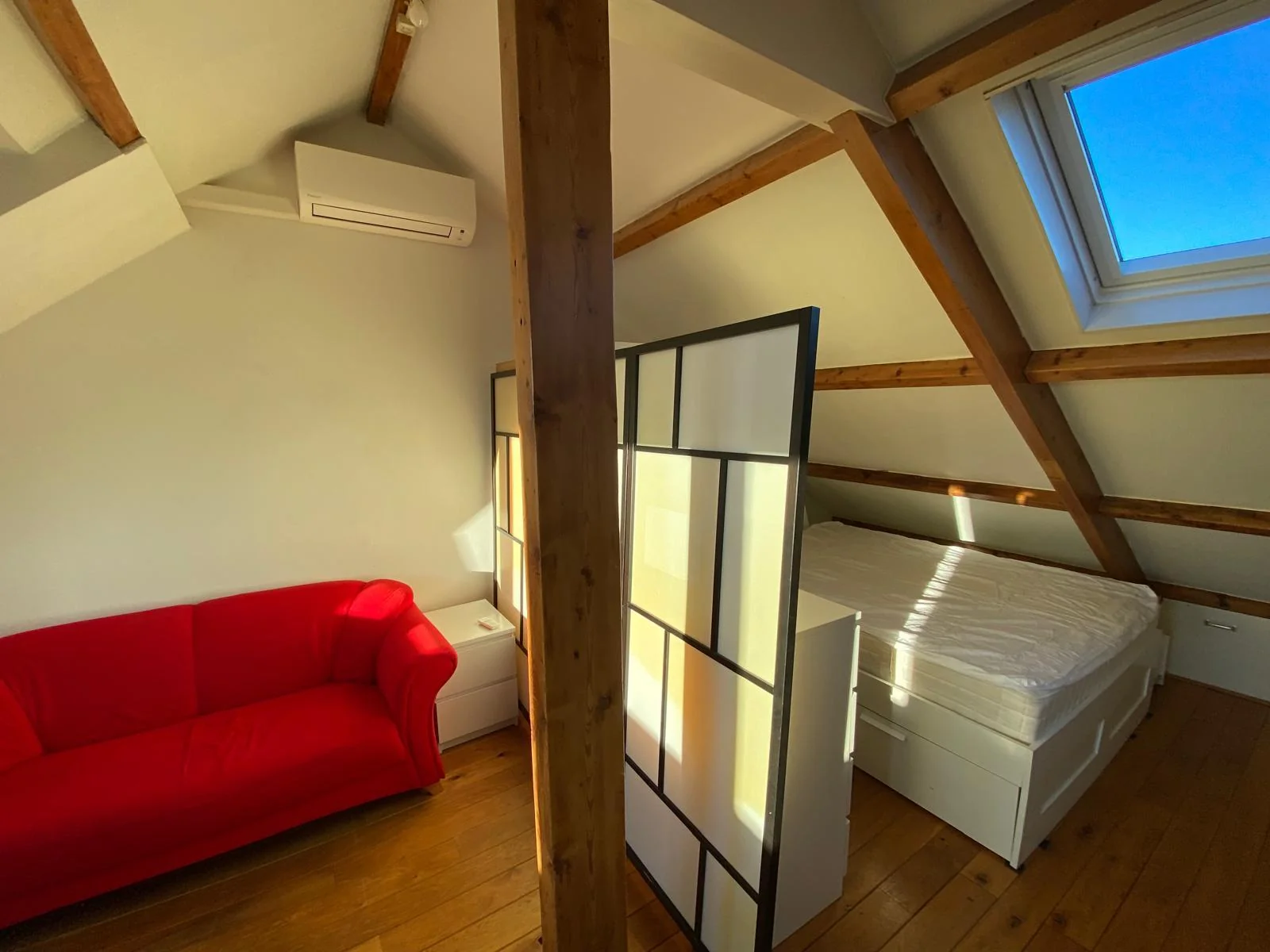 geblurde versie van de foto als achtergrond