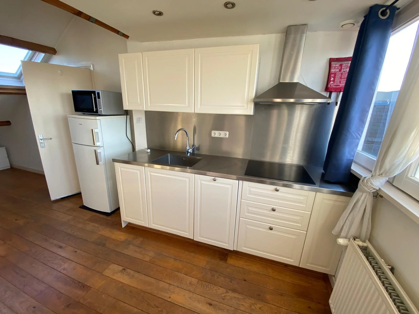 geblurde versie van de foto als achtergrond