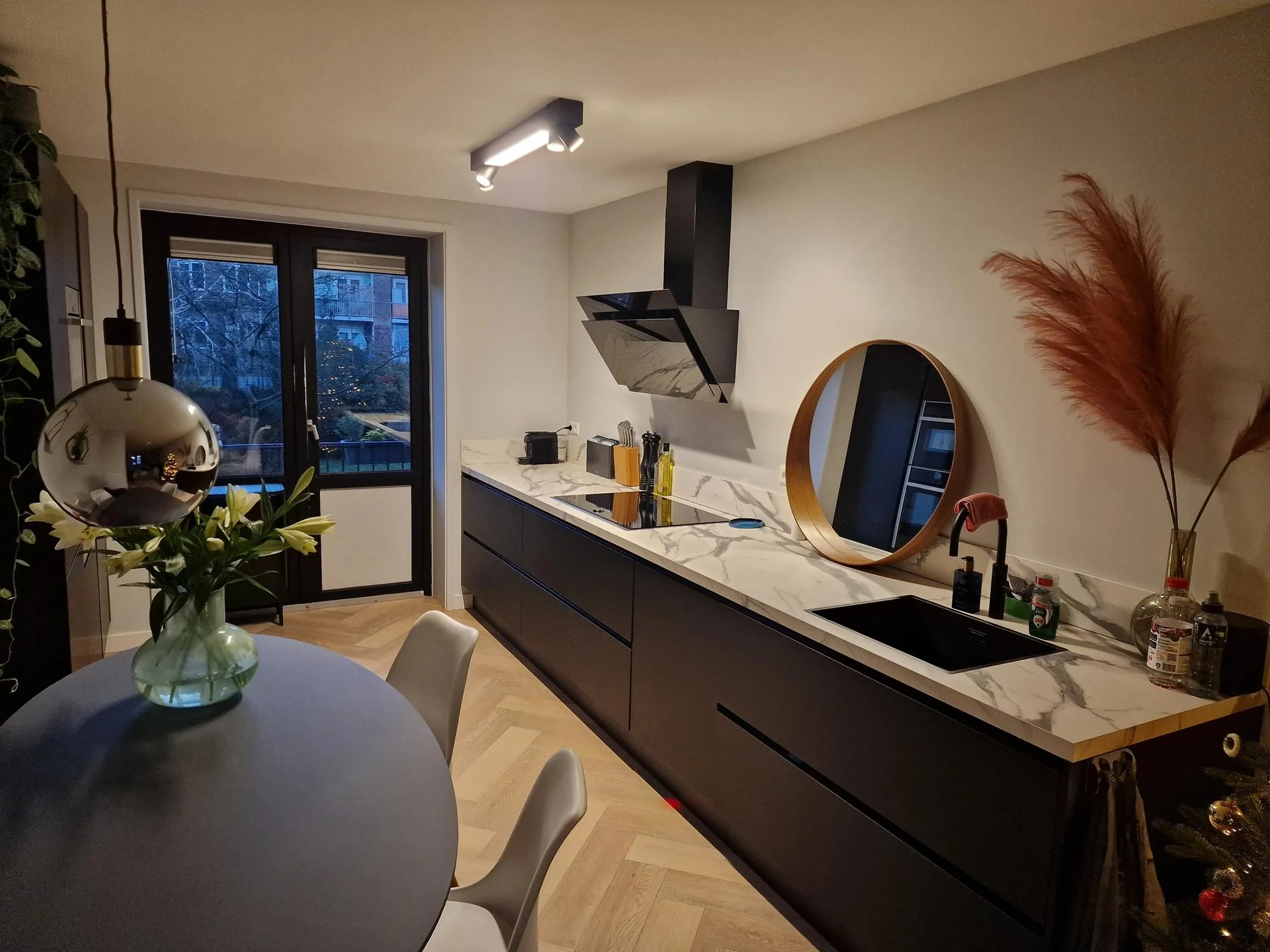 geblurde versie van de foto als achtergrond