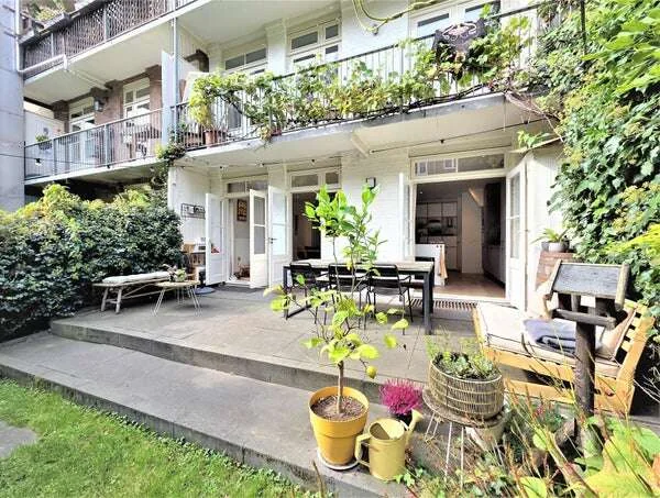 geblurde versie van de foto als achtergrond