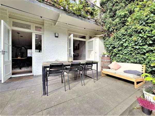 geblurde versie van de foto als achtergrond