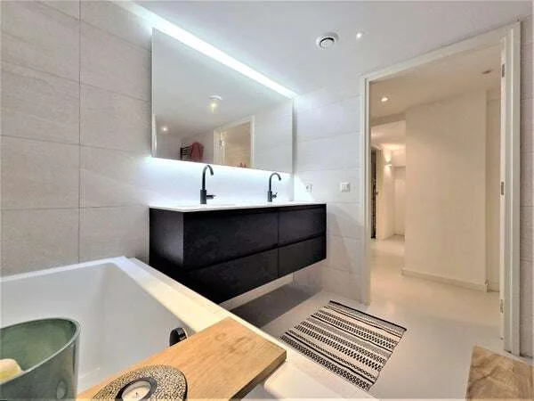 geblurde versie van de foto als achtergrond