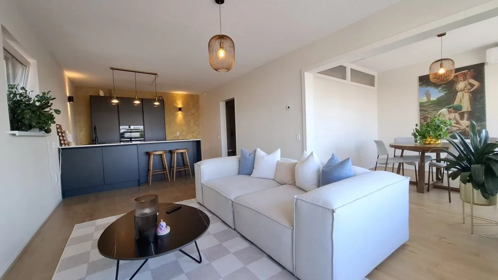 geblurde versie van de foto als achtergrond