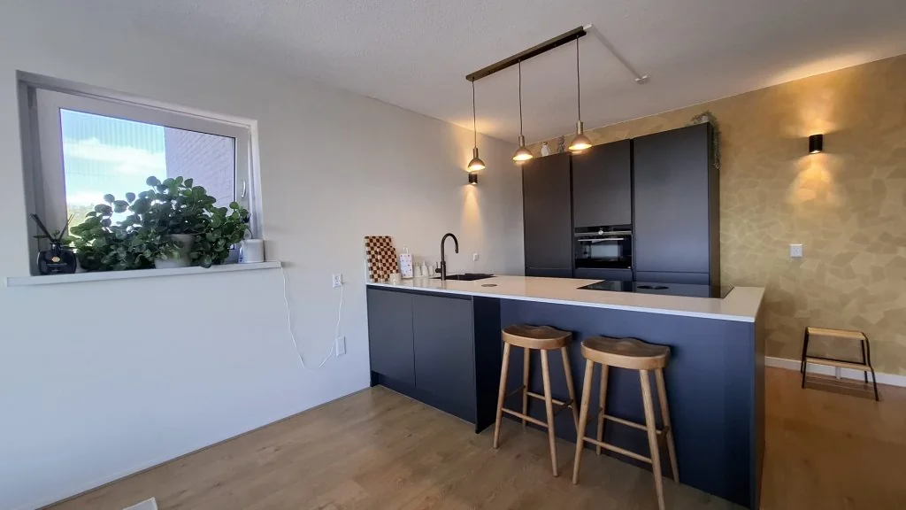 geblurde versie van de foto als achtergrond