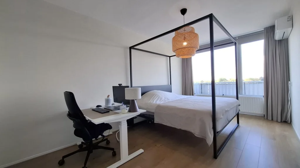 geblurde versie van de foto als achtergrond