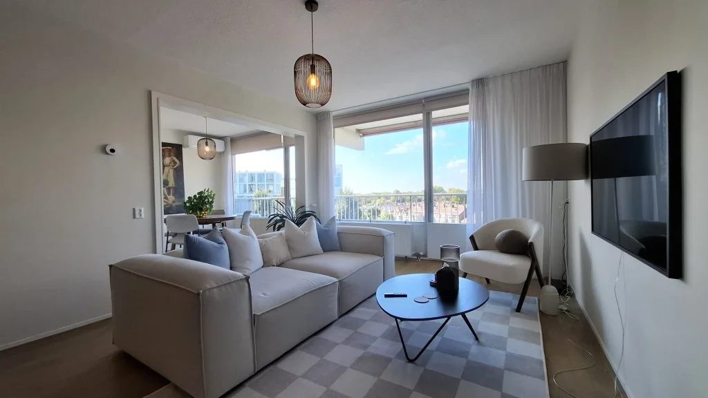 geblurde versie van de foto als achtergrond