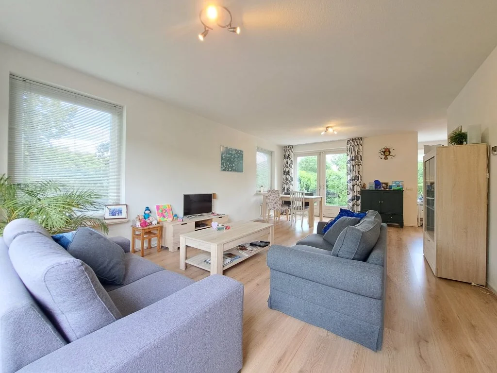 geblurde versie van de foto als achtergrond