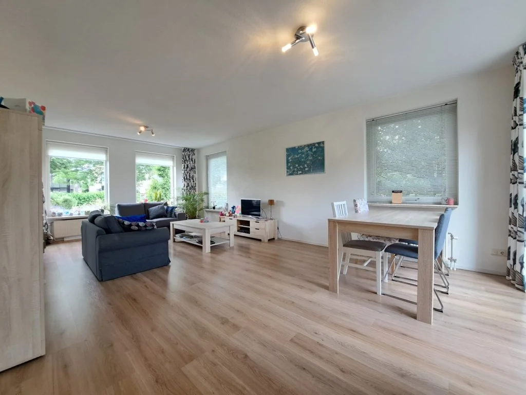 geblurde versie van de foto als achtergrond