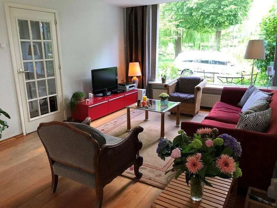 geblurde versie van de foto als achtergrond