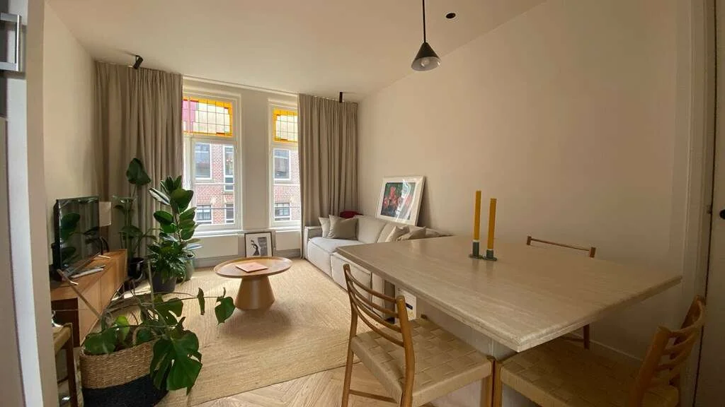 geblurde versie van de foto als achtergrond