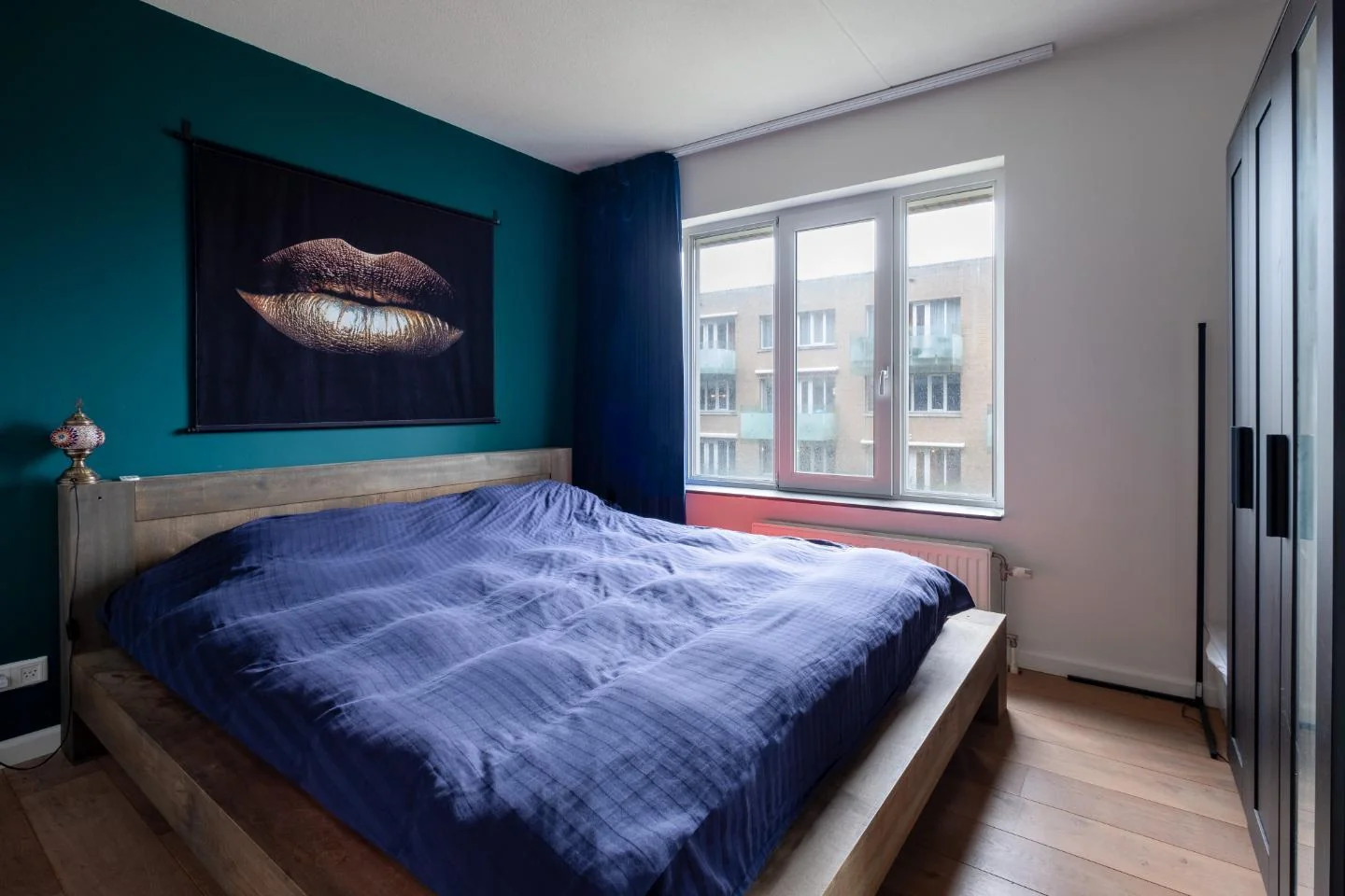 geblurde versie van de foto als achtergrond