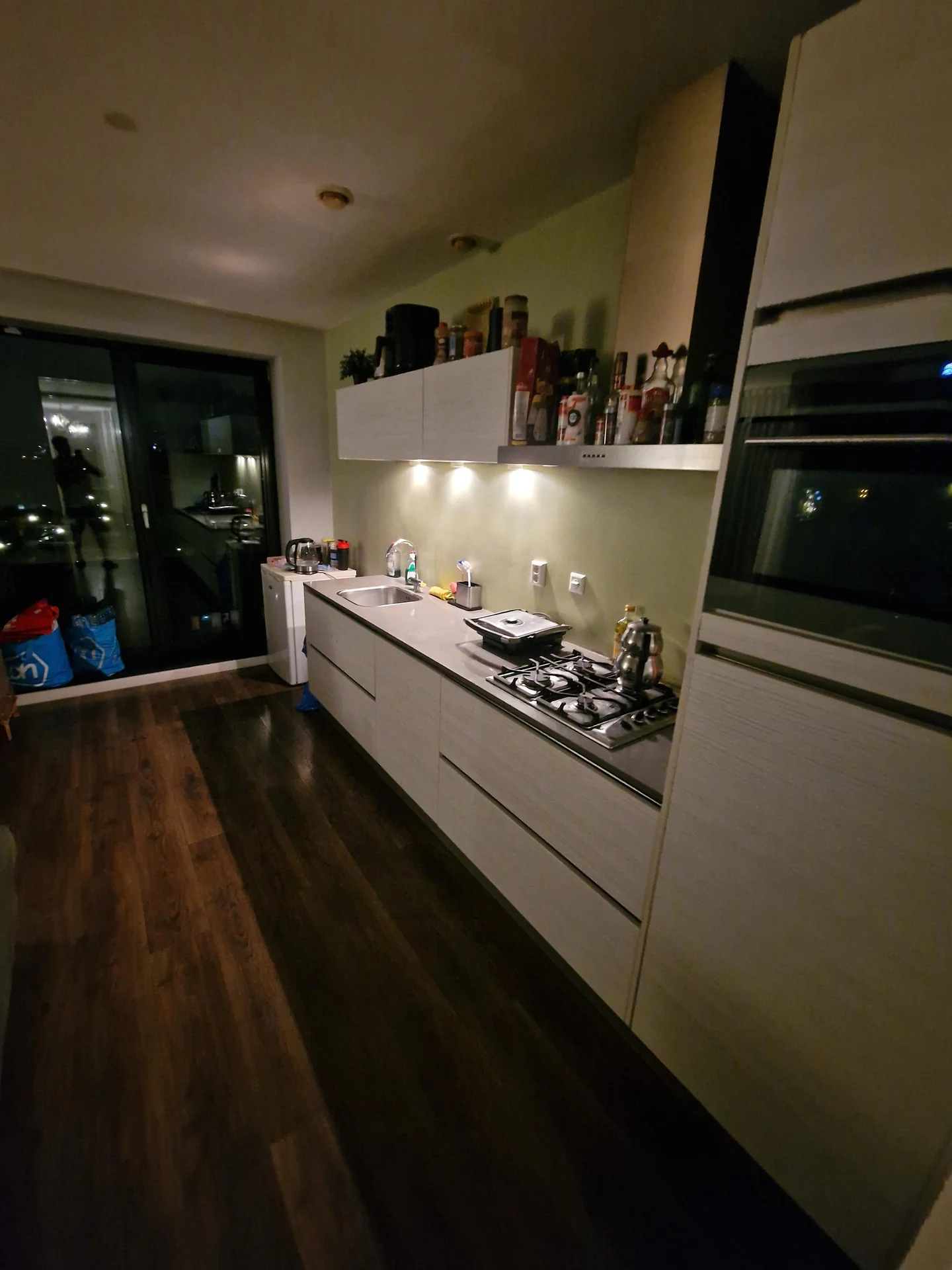 geblurde versie van de foto als achtergrond