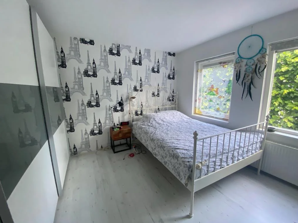 geblurde versie van de foto als achtergrond