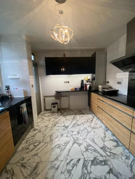 geblurde versie van de foto als achtergrond