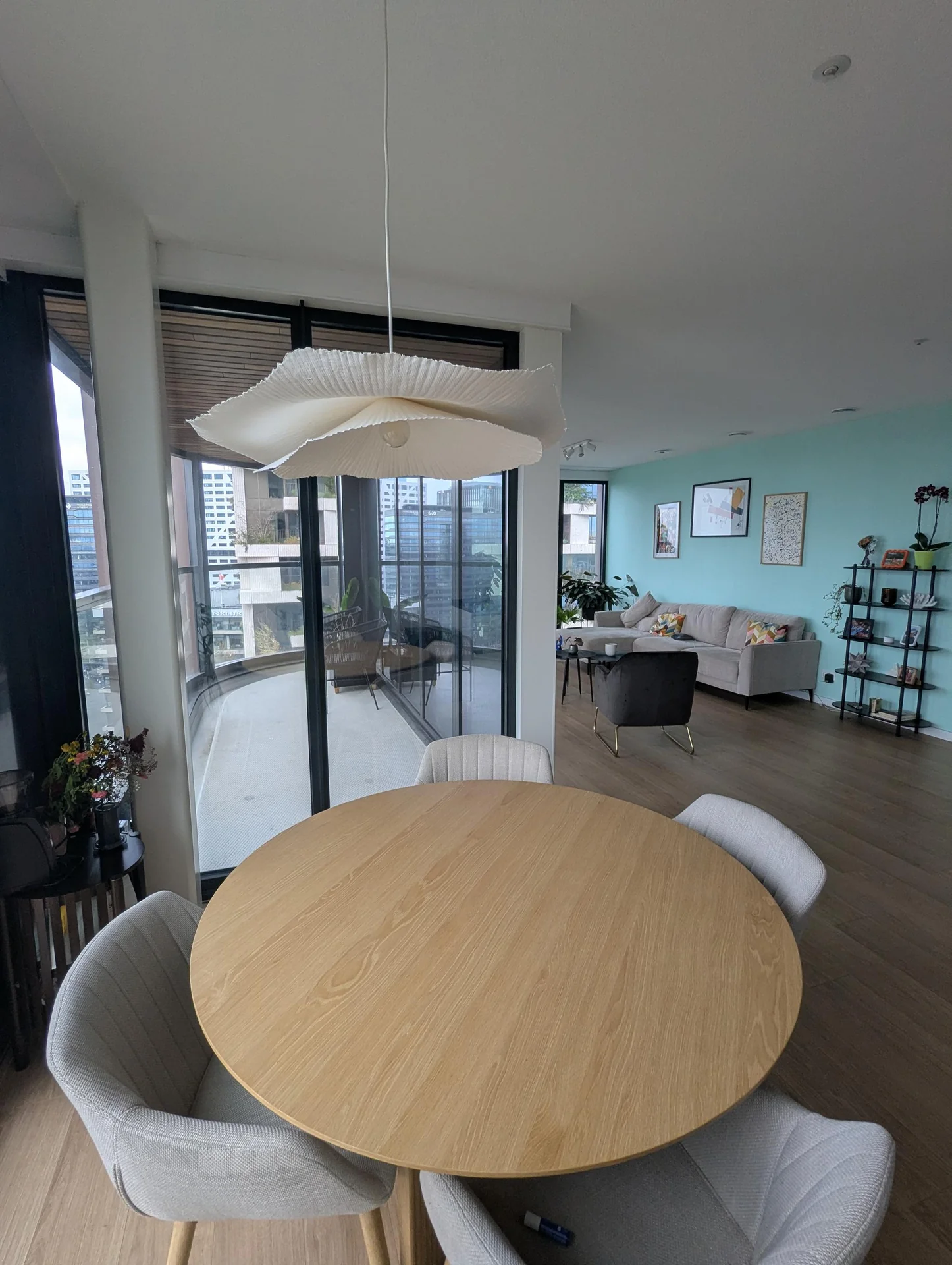 geblurde versie van de foto als achtergrond