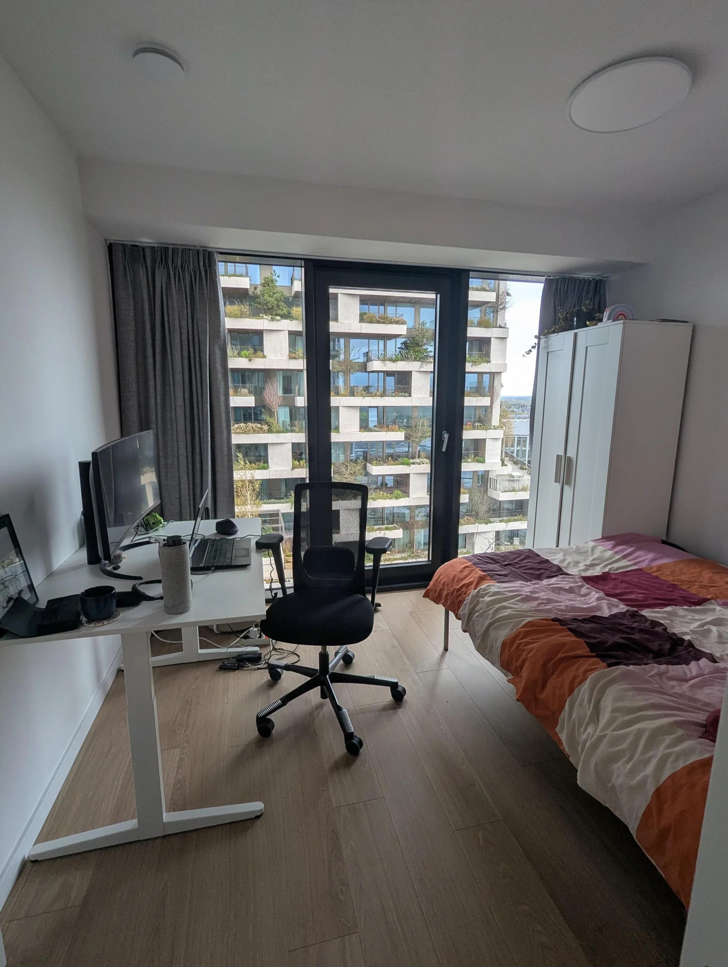 geblurde versie van de foto als achtergrond