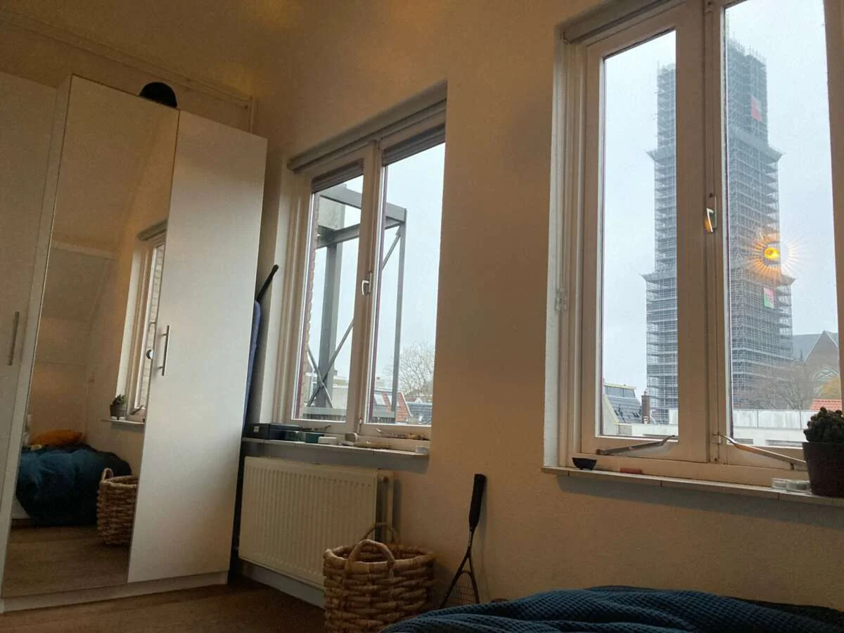 geblurde versie van de foto als achtergrond