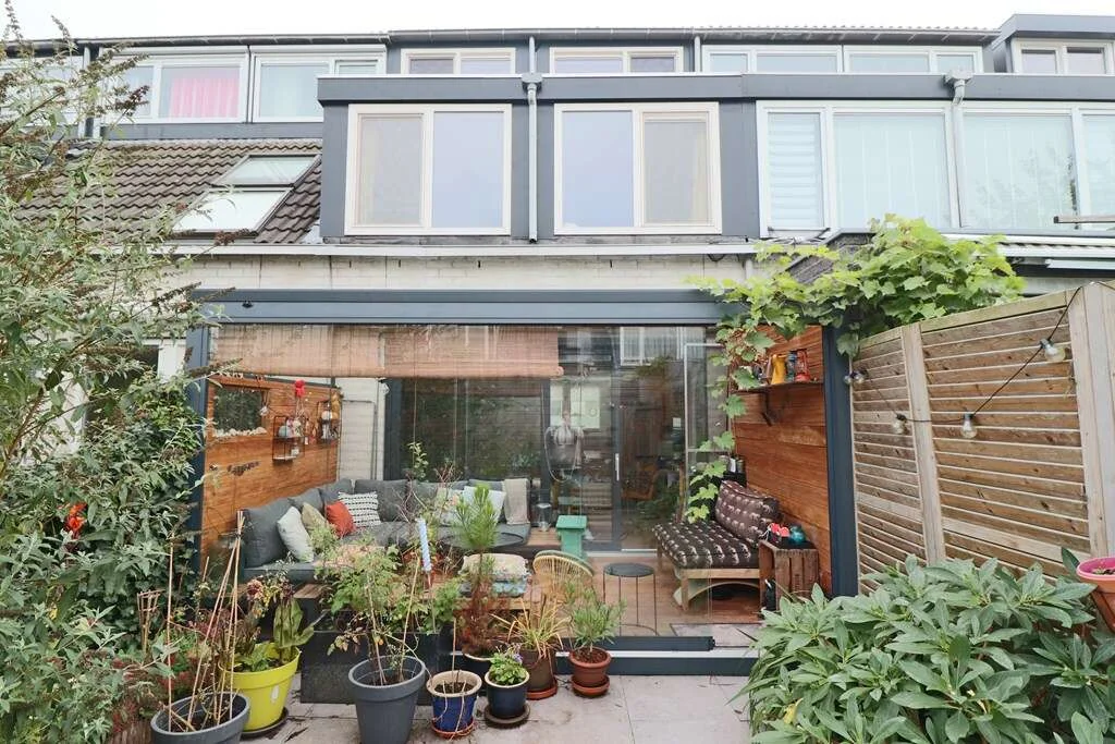 geblurde versie van de foto als achtergrond