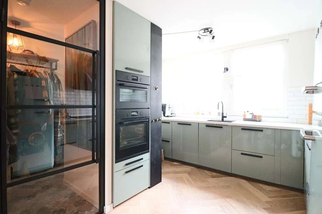 geblurde versie van de foto als achtergrond