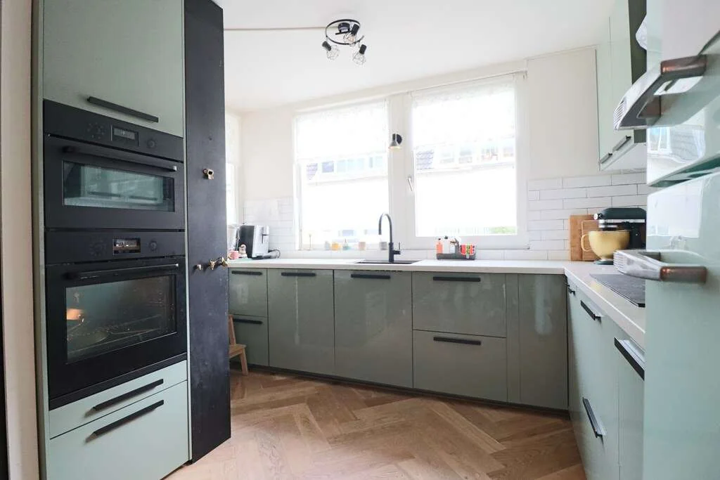 geblurde versie van de foto als achtergrond