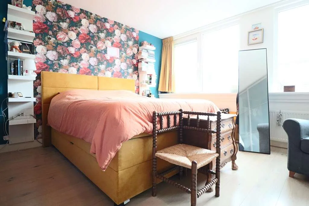 geblurde versie van de foto als achtergrond