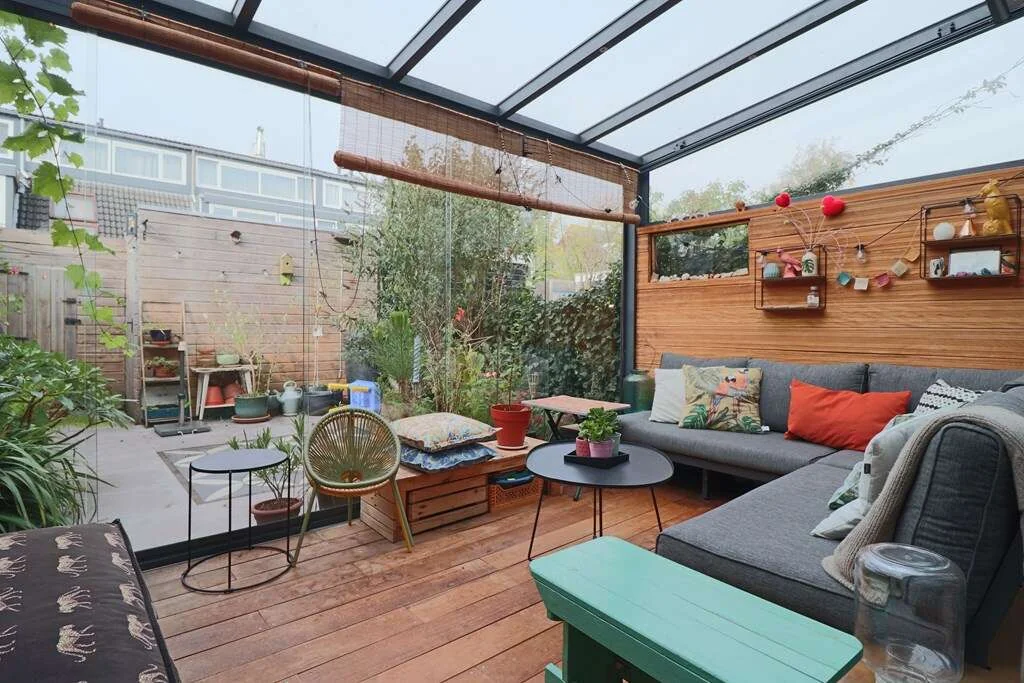 geblurde versie van de foto als achtergrond