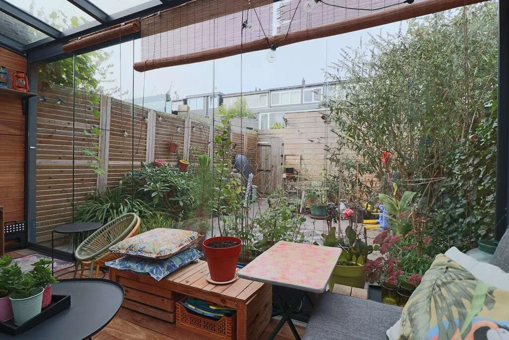 geblurde versie van de foto als achtergrond