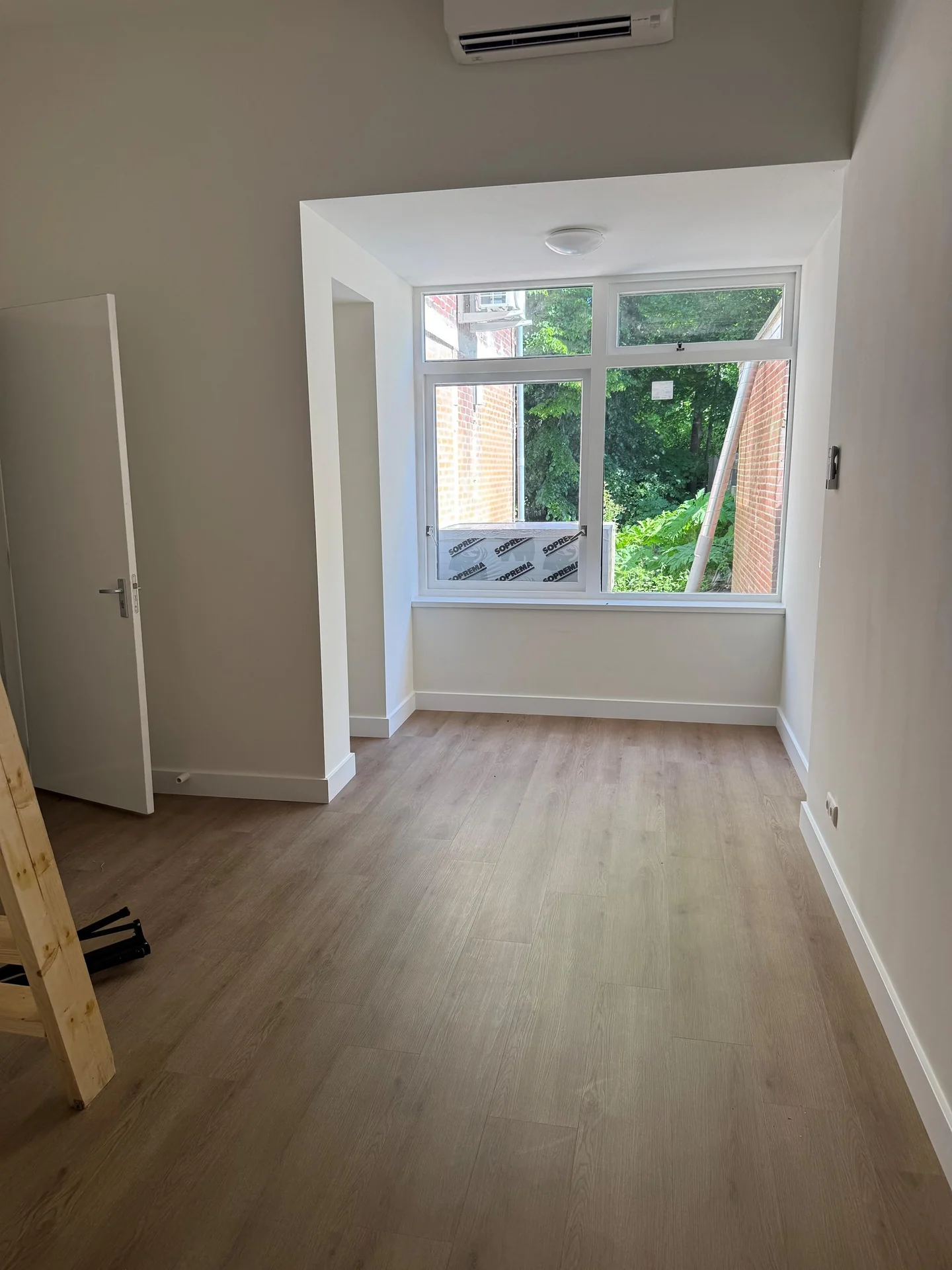 geblurde versie van de foto als achtergrond